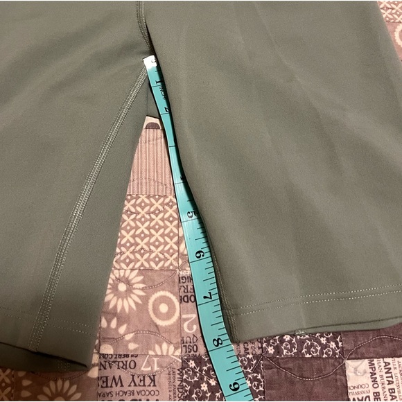 Under Armour In Motion bike shorts with pocket, size M - Picture 2 of 4